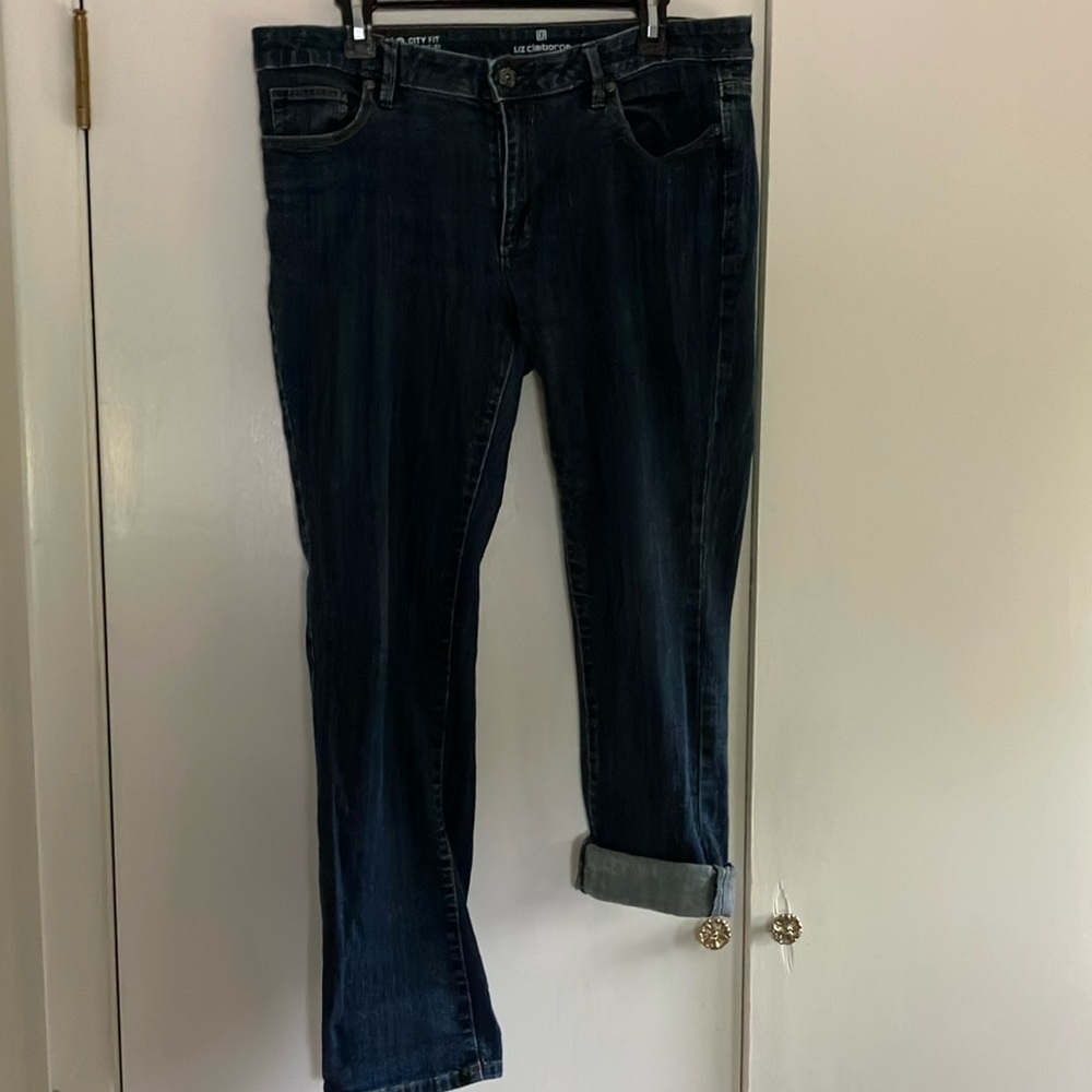 Liz Claiborne City Fit Straight Leg Jeans (12)